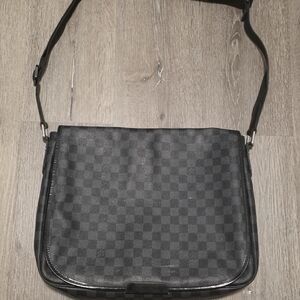 Louis Vuitton Damier Graphite Men's Messenger Bag